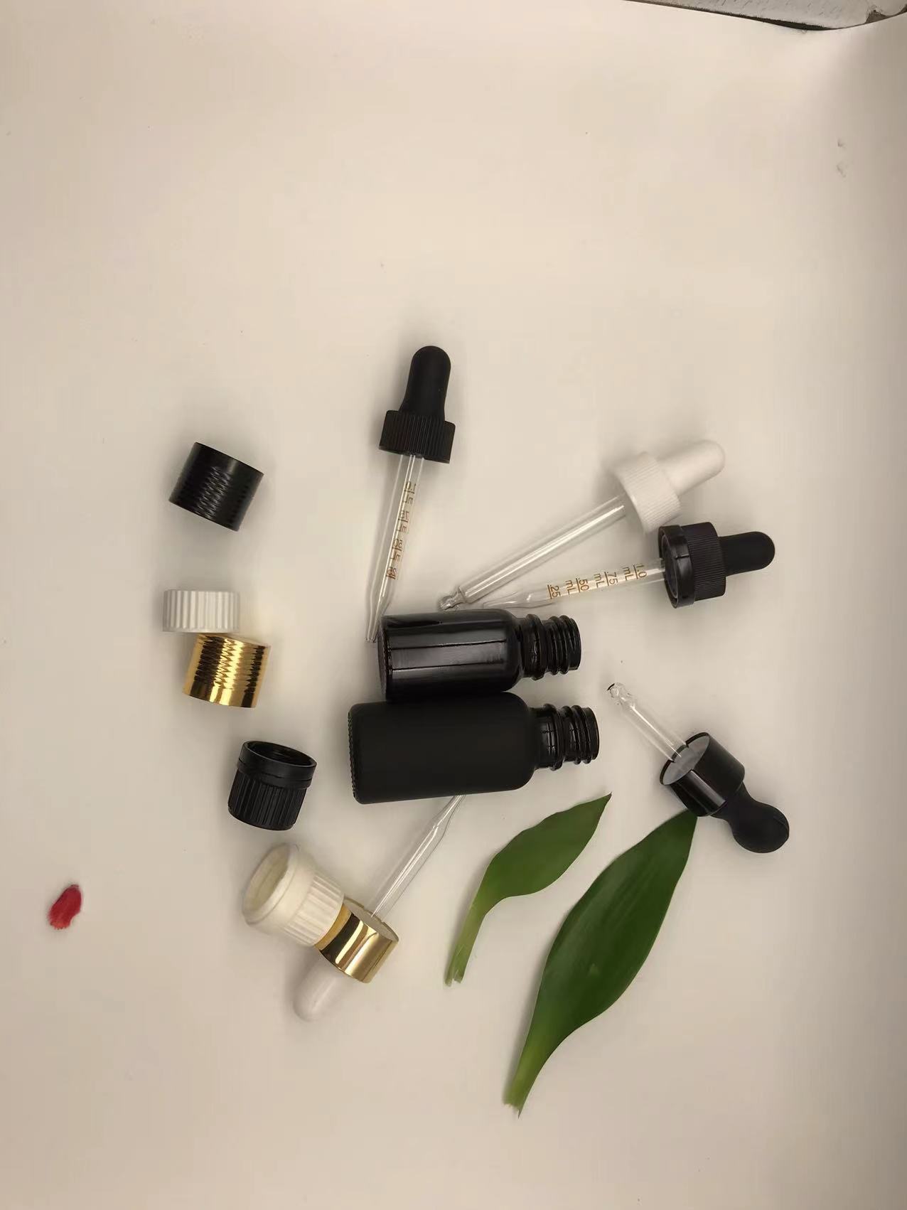 5ml  black dropper glass bottle and caps